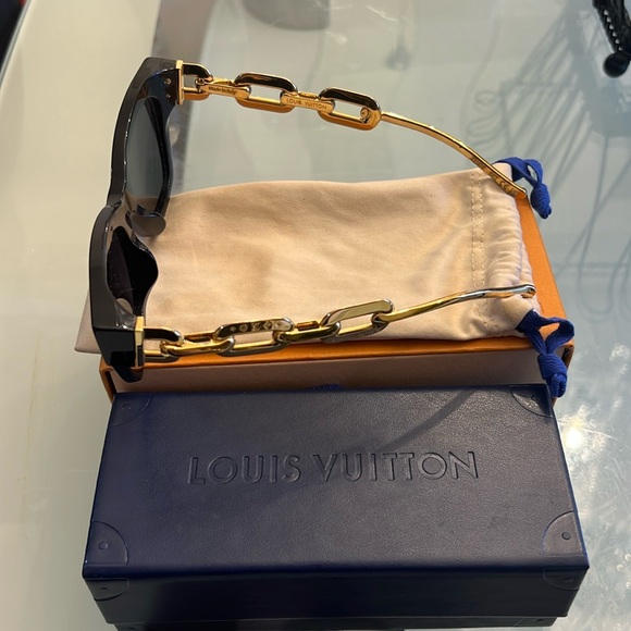 Authentic Louis Vuitton Cat-Eye edgeSunglasses from 2022 Collection by Nicolas! - Picture 8 of 16